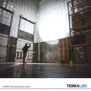 Coast XP40R wiederaufladbare Taschenlampe mit PowerIQ Real-time Display 8000 lumen